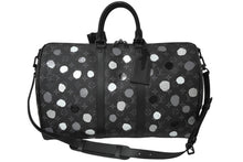Load image into Gallery viewer, 新品同様品 LOUIS VUITTON ルイ ヴィトン × YK キーポル バンドリエール45 ボストンバッグ M46400 草間彌生 ブラック 中古 61973
