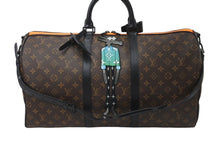 Load image into Gallery viewer, 新品同様 ルイヴィトン キーポル バンドリエール 50 ズームと仲間たちの冒険 ボストンバッグ M45616 モノグラム ズームと仲間たちの冒険 中古 61991