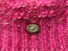 Load image into Gallery viewer, CHANEL シャネル ニットキャップ 09AW P36463K02300 09AW ココチャーム ピンク モヘア ゴールド金具 美品 中古 64145