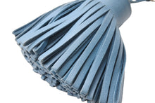 Load image into Gallery viewer, HERMES エルメス カルメン キーホルダー キーチャーム バッグアクセサリー フリンジ ラムスキン ブルージーン 美品 中古 66541