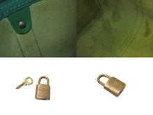 Load image into Gallery viewer, Louis Vuitton ルイヴィトン エピ キーポル45 ボストンバッグ M42974 エピレザー グリーン 美品 中古 66690