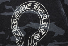 Load image into Gallery viewer, CHROME HEARTS クロムハーツ 長袖Tシャツ ホースシュー CHプラス スクロール プリント ラグラン カモフラ柄 美品 中古 66792
