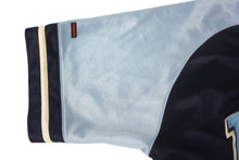 Load image into Gallery viewer, FUBU フブ シティーエディション ホッケー半袖Tシャツ 90s Y2K エンブレム ワッペン 刺繍 ネイビー ブルー 良品 中古 67022