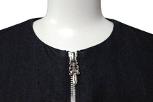 Load image into Gallery viewer, CHROME HEARTS クロムハーツ デニムジャケット サイズM ダガージップ クロスレザーパッチ ノーカラー インディゴブルー 美品 中古 67075