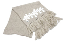 Load image into Gallery viewer, 極美品 ChromeHearts クロムハーツ SCARF FRNGD HNDKNT CEM クロスパッチ付きカシミヤマフラー ベージュ調 中古 67451