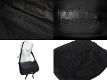 Load image into Gallery viewer, ChromeHearts クロムハーツ ショルダーバッグ ダガージップ ガンスリンガー 2232-304-2000-0900 レザー ブラック 美品 中古 4c067893