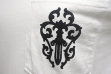 Load image into Gallery viewer, 極美品 CHROME HEARTS クロムハーツ 半袖 Tシャツ ダガー&ロゴ バックプリント クルーネック XS ホワイト 2212-304-0779 中古 4c068557