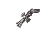 Load image into Gallery viewer, CHROME HEARTS クロムハーツ CHクロス ベビーファット チャーム ペンダントトップ 重量2.3g シルバー 2004/.925刻印 美品 中古 4c068900