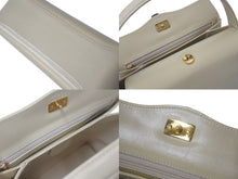 Load image into Gallery viewer, GUCCI グッチ オールドバンブー ハンドバッグ 000 26 0175 イタリア製 レザー クリーム ゴールド金具 美品 中古 4c076328