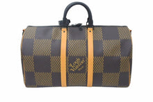 Load image into Gallery viewer, 新品同様 初期 LOUIS VUITTON×NIGO ルイヴィトン×ニゴー ボストンバッグ キーポルバンドリエール50 N40360 中古 48952