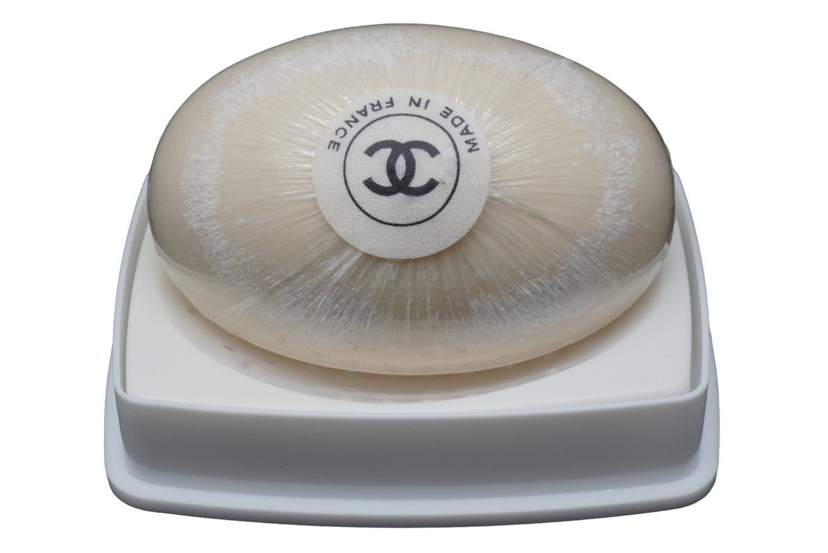 新品未使用品 CHANEL シャネル 固形石鹸 N.19 ケース付き SAVON サヴォン 150g ギフト フランス製 アイボリー ブラック 150g  50095 – Casanova Vintage