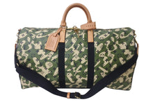 Load image into Gallery viewer, 新品同様 LOUIS VUITTON ルイヴィトン×村上隆 キーポルバンドリエール55 モノグラムモフラージュ M95774 ゴールド金具 中古 55839