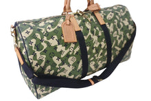 Load image into Gallery viewer, 新品同様 LOUIS VUITTON ルイヴィトン×村上隆 キーポルバンドリエール55 モノグラムモフラージュ M95774 ゴールド金具 中古 55839