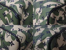 Load image into Gallery viewer, 新品同様 LOUIS VUITTON ルイヴィトン×村上隆 キーポルバンドリエール55 モノグラムモフラージュ M95774 ゴールド金具 中古 55839