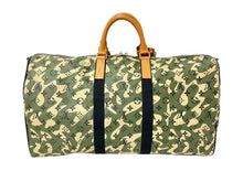 Load image into Gallery viewer, LOUIS VUITTON ルイヴィトン ×村上隆 キーポルバンドリエール55 モノグラムモフラージュ M95774 ゴールド金具 美品 中古 58514