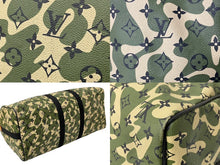 Load image into Gallery viewer, LOUIS VUITTON ルイヴィトン ×村上隆 キーポルバンドリエール55 モノグラムモフラージュ M95774 ゴールド金具 美品 中古 58514