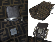 Load image into Gallery viewer, FENDI フェンディ ズッカ柄 マンマバケット ワンショルダーバッグ ブラウン キャンバス レザー シルバー金具 ロゴ 美品 中古 4b000296