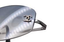 Load image into Gallery viewer, 極美品 CHANEL シャネル ココマーク サングラス リムレス 4002 ブルー グラデーション 小物 メガネ アイウェア 54☐19 130 美品 中古 4b000326