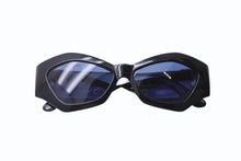 Load image into Gallery viewer, GIANNI VERSACE ジャンヌ ヴェルサーチ サングラス MOD421/A メデューサ ロゴ プラスチック メタル ブラック 美品 中古 4b000327
