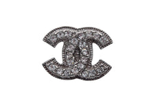 Load image into Gallery viewer, 極美品 CHANEL シャネル ココマーク ピアス 重量約3.7g A12V刻印 ラインストーン シルバー クリア 両耳用 中古 4b000375