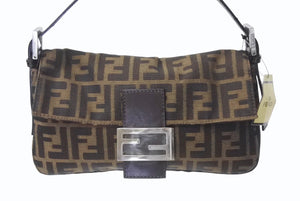 極美品 FENDI フェンディ マンマバケット ワンショルダーバッグ i37726 24099 ズッカ柄 ブラウン シルバー金具 中古 4b000956