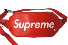 Load image into Gallery viewer, LOUIS VUITTON×Supreme ルイヴィトン×シュプリーム 17AW ボディバッグ バムバッグPM M53418 エピレザー レッド 美品 中古 4b001414