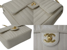 Load image into Gallery viewer, CHANEL シャネル ミニマトラッセ マドモワゼル キャビアスキン ココマーク 3番台 ベージュ 美品 中古 4b000179