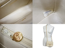 Load image into Gallery viewer, CHANEL シャネル ミニマトラッセ マドモワゼル キャビアスキン ココマーク 3番台 ベージュ 美品 中古 4b000179