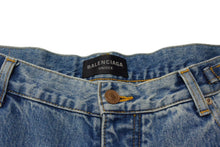 Load image into Gallery viewer, BALENCIAGA バレンシアガ 23AW デストロイ加工スーパーラージバギーデニムパンツ 697833 TDW14 インディゴ サイズM 美品 中古 4b000050
