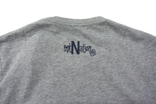 Load image into Gallery viewer, 極美品 S/DOUBLE エスダブル ポケット 半袖Ｔシャツ グレー コットン ショーンステューシー トップス プリント サイズS 中古 4b000896