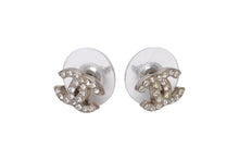 Load image into Gallery viewer, CHANEL シャネル ココマーク ピアス 重量約1.4g 09C刻印 シルバー メタル ラインストーン 両耳用 美品 中古 4b001035