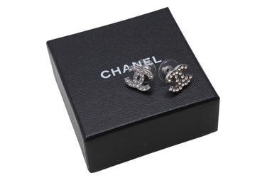 極美品 CHANEL シャネル ココマーク ピアス 重量約3.5g 05V刻印 メタル ラインストーン シルバーカラー 両耳用 中古 4b001051