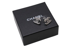 極美品 CHANEL シャネル ココマーク ピアス 重量約3.5g 05V刻印 メタル ラインストーン シルバーカラー 両耳用 中古 4b001051