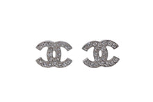 Load image into Gallery viewer, 極美品 CHANEL シャネル ココマーク ピアス 重量約3.5g 05V刻印 メタル ラインストーン シルバーカラー 両耳用 中古 4b001051