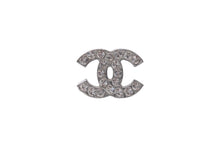 Load image into Gallery viewer, 極美品 CHANEL シャネル ココマーク ピアス 重量約3.5g 05V刻印 メタル ラインストーン シルバーカラー 両耳用 中古 4b001051