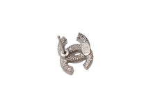 Load image into Gallery viewer, CHANEL シャネル ココマーク ピアス 重量約2.5g C19V刻印 メタル ラインストーン シルバー 両耳用 美品 中古 4b001056