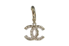 Load image into Gallery viewer, CHANEL シャネル ココマーク ピアス 重量約6.4g B23B刻印 メタル ラインストーン GP ゴールド クリア ぶら下がり 両耳用 美品 中古 4b001057