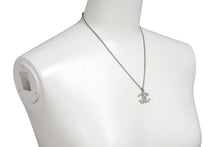 Load image into Gallery viewer, 極美品 CHANEL シャネル ココマーク ネックレス 重量約7.7g 05V刻印 全長約43.5cm ラインストーン メタル シルバー クリア 中古 4b001067