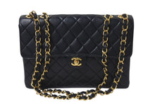 Load image into Gallery viewer, CHANEL シャネル マトラッセ 30 Wチェーンショルダーバッグ 6番台 ココマーク ラムスキン ブラック ゴールド金具 美品 中古 4b001158