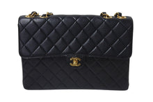 Load image into Gallery viewer, CHANEL シャネル マトラッセ 30 Wチェーンショルダーバッグ 6番台 ココマーク ラムスキン ブラック ゴールド金具 美品 中古 4b001158