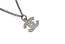 Load image into Gallery viewer, 極美品 CHANEL シャネル ネックレス ココマーク アクセサリー ラインストーン イタリア製 09V刻印 5.6g シルバー 中古 4b001367