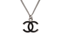 Load image into Gallery viewer, CHANEL シャネル ネックレス ココマーク アクセサリー C17V刻印 フランス製 メタル シルバー ブラック 美品 中古 4b001370