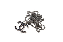 Load image into Gallery viewer, CHANEL シャネル ネックレス ココマーク アクセサリー C17V刻印 フランス製 メタル シルバー ブラック 美品 中古 4b001370