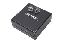 Load image into Gallery viewer, 極美品 CHANEL シャネル ピアス ココマーク ラインストーン 両耳 アクセサリー F16V刻印 0.7g シルバー 中古 4b001372
