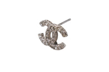 Load image into Gallery viewer, 極美品 CHANEL シャネル ピアス ココマーク ラインストーン 両耳 アクセサリー F16V刻印 0.7g シルバー 中古 4b001372