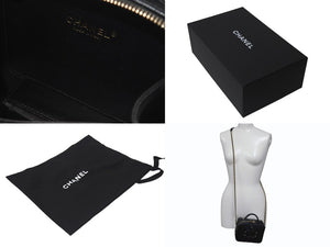 極美品 CHANEL シャネル CCフィリグリー スモールチェーンバニティバッグ A93343 26番台 キャビアスキン ブラック ゴールド金具 4b001383