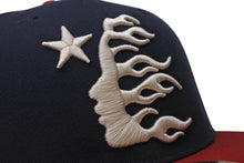Load image into Gallery viewer, 極美品 Hellstar ヘルスター BaseballCap ベースボールキャップ 帽子 CHINA製 ネイビー ホワイト レッド サイズ7 1/2 中古 4b001416