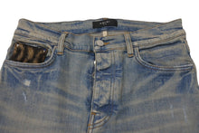 Load image into Gallery viewer, 極美品 AMIRI アミリ デニム RN150712 パッチワーク レザー ダメージ加工 ウォッシュド加工 サイズ32 ブルー 中古 4b001665