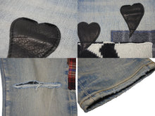Load image into Gallery viewer, 極美品 AMIRI アミリ デニム RN150712 パッチワーク レザー ダメージ加工 ウォッシュド加工 サイズ32 ブルー 中古 4b001665