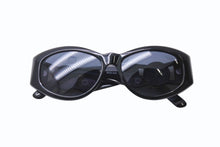 Load image into Gallery viewer, GIANNI VERSACE ジャンヌ ヴェルサーチ サングラス MOD424 メデューサ ロゴ プラスチック メタル ブラック 美品 中古 4b001681
